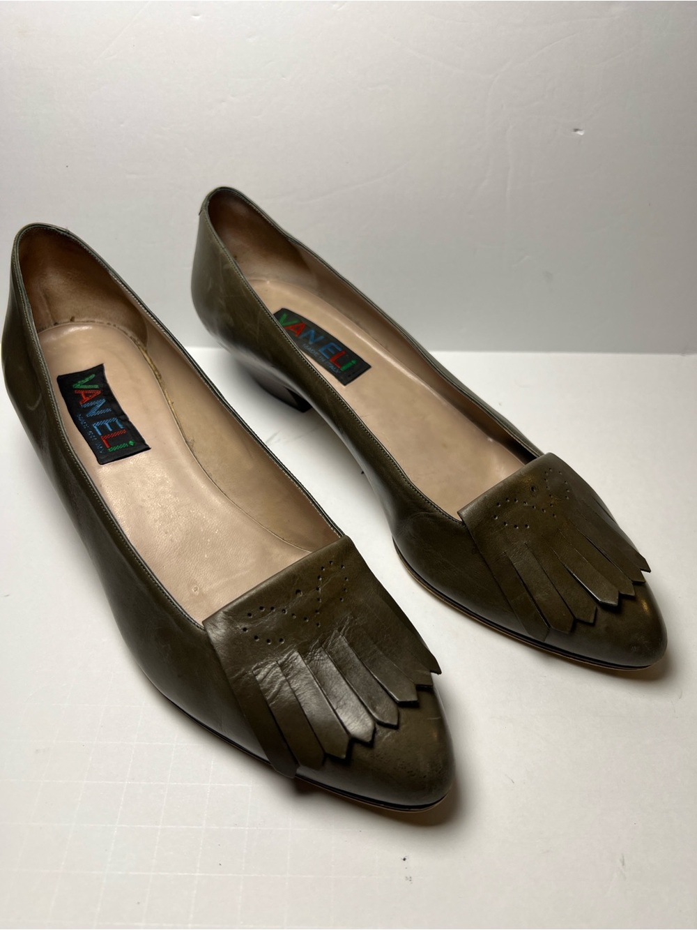 Vintage VANELi Olive Green Leather Kiltie Pumps 8.5 Italy
